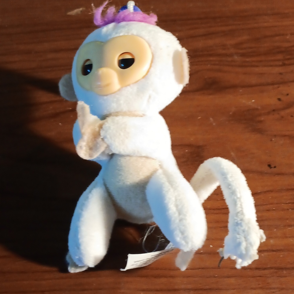 Fingerling plush hugger clip on